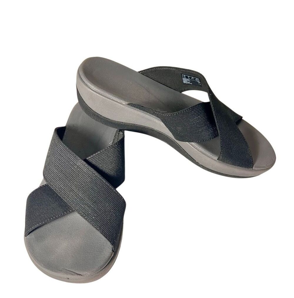 Women’s Clarks Sandals Size 7 Cloudsteppers by Clark